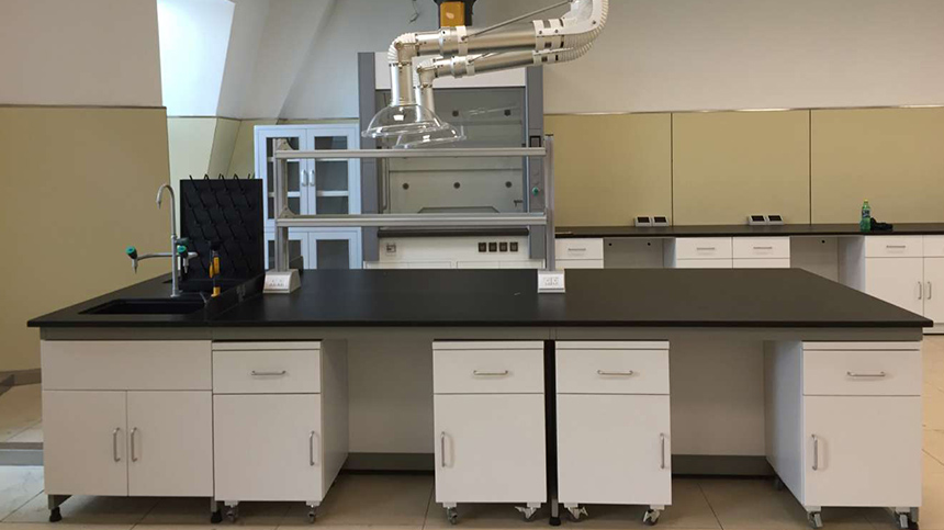 湖南省環(huán)境監(jiān)測站在長?，F(xiàn)代采購實驗室通風柜